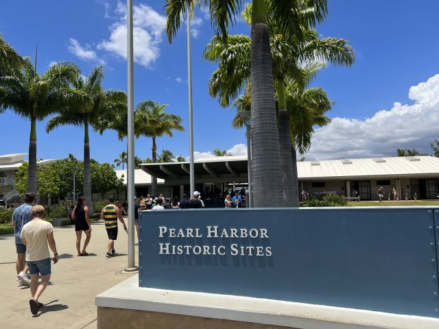 Waikiki: Pearl Harbor, USS Arizona Memorial, &amp; Honolulu Tour
