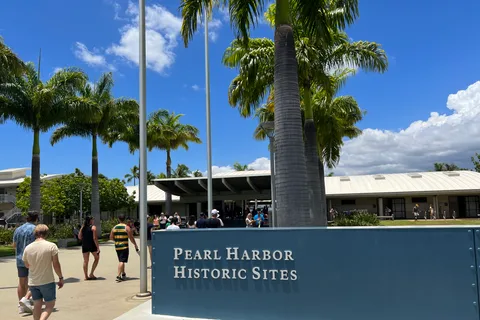 Waikiki: Pearl Harbor, USS Arizona Memorial, & Honolulu Tour
