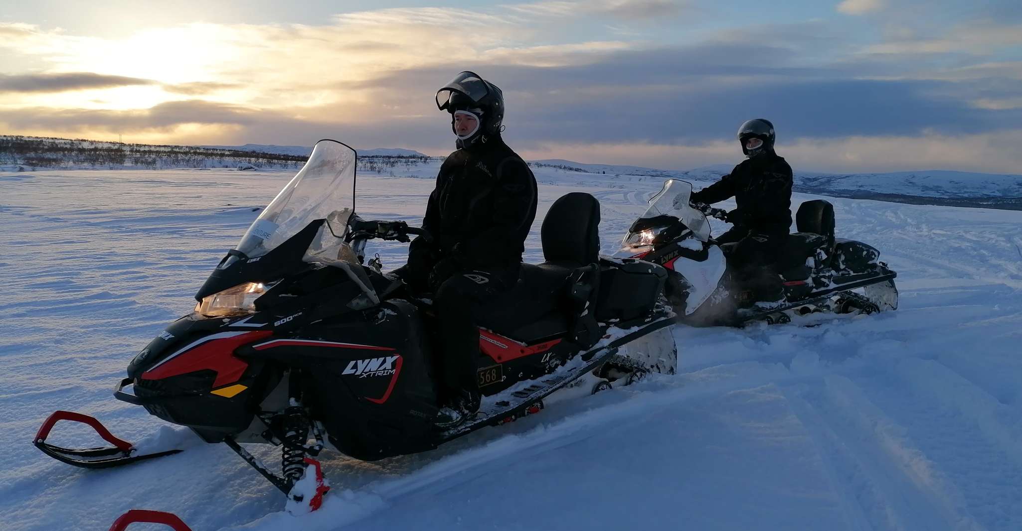 Safári de Snowmobile guiado na Finnmarksvidda com lanches - Hizvo