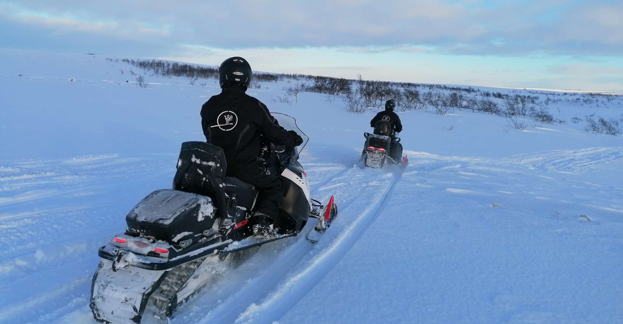 Safári de Snowmobile guiado na Finnmarksvidda com lanches - Hizvo