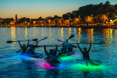 Split : Visite guidée en kayak dans la nuit illuminéeSplit : Excursion guidée en kayak dans la soirée illuminée