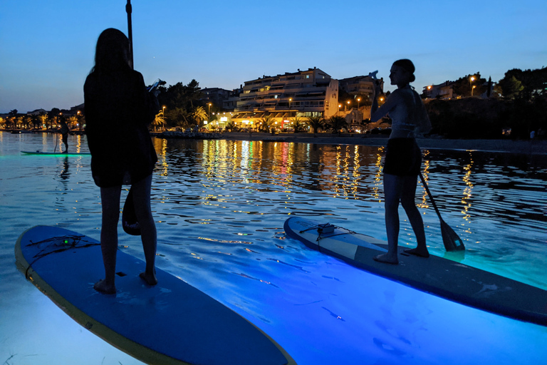 Delad: Stand Up Paddleboard kvällstur med glödSplit: Paddeltur på SUP-bräda i månskenet