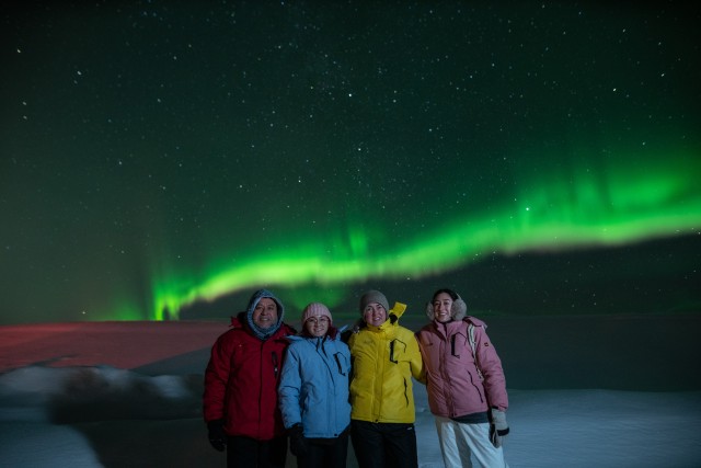 Visit From Reykjavik Northern Lights Guided Tour with Photos in Reikiavik