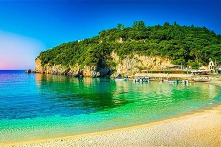 Korfu: Spokojny dzień na plaży Glyfada