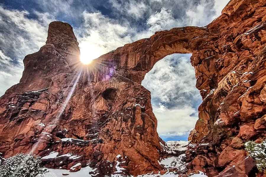 Von Moab aus: Arches National Park 4x4 Fahrt und Wandertour. Foto: GetYourGuide
