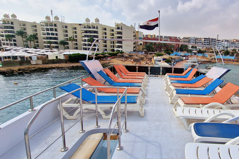 Hurghada: Båttur med snorkling, öar och lunch: King&#039;s Boat TripHurghada: Privat utflykt med fisk- och skaldjurslunch