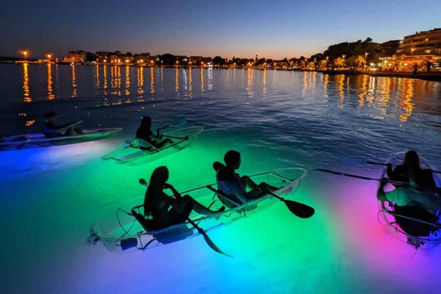 Split: Geführte Kajaktour am beleuchteten Abend. Foto: GetYourGuide