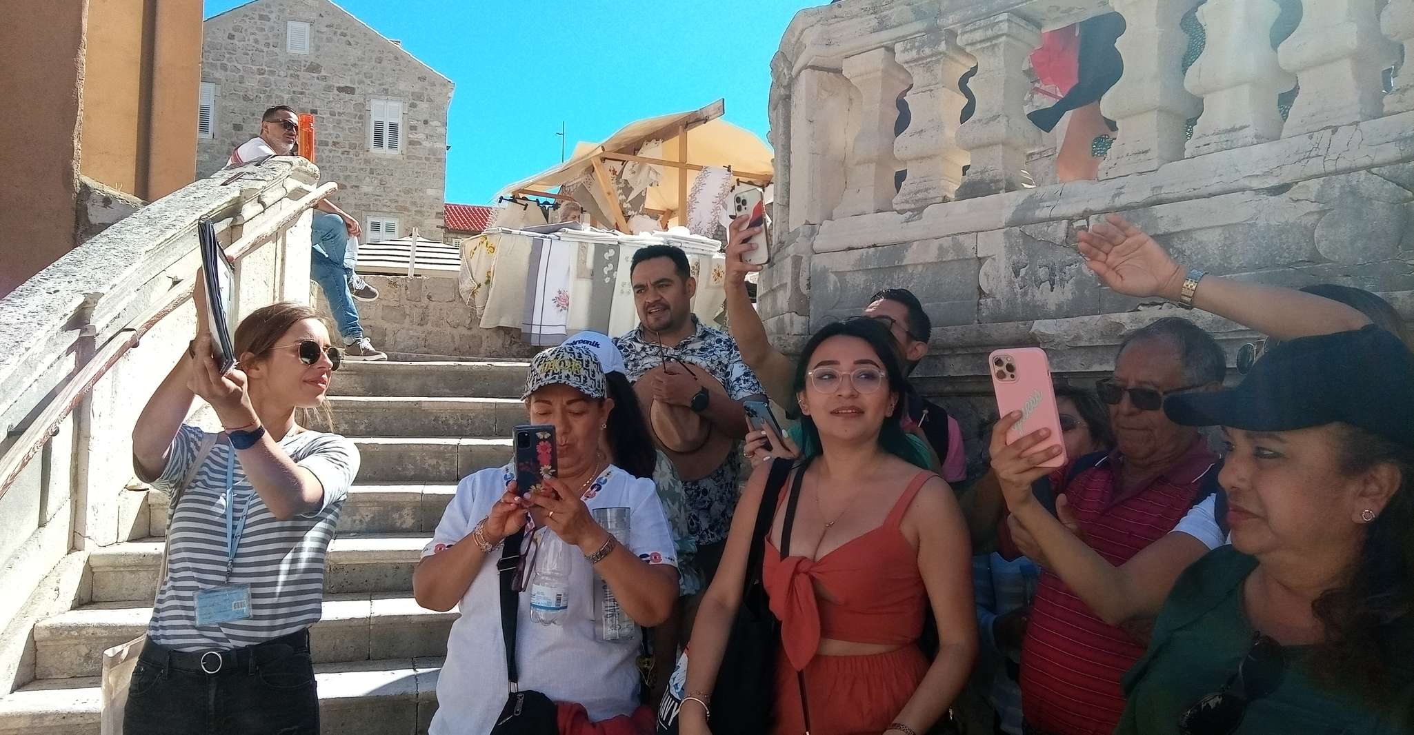 جولة سير متوجهة إلى بلدات قديمة - Hizvo