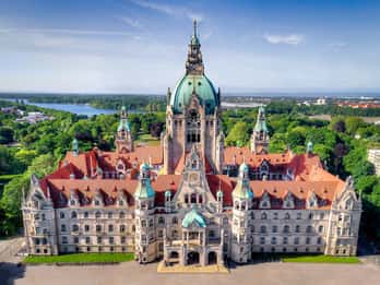Hannover: New Town Hall exclusive Guided Walking Tour