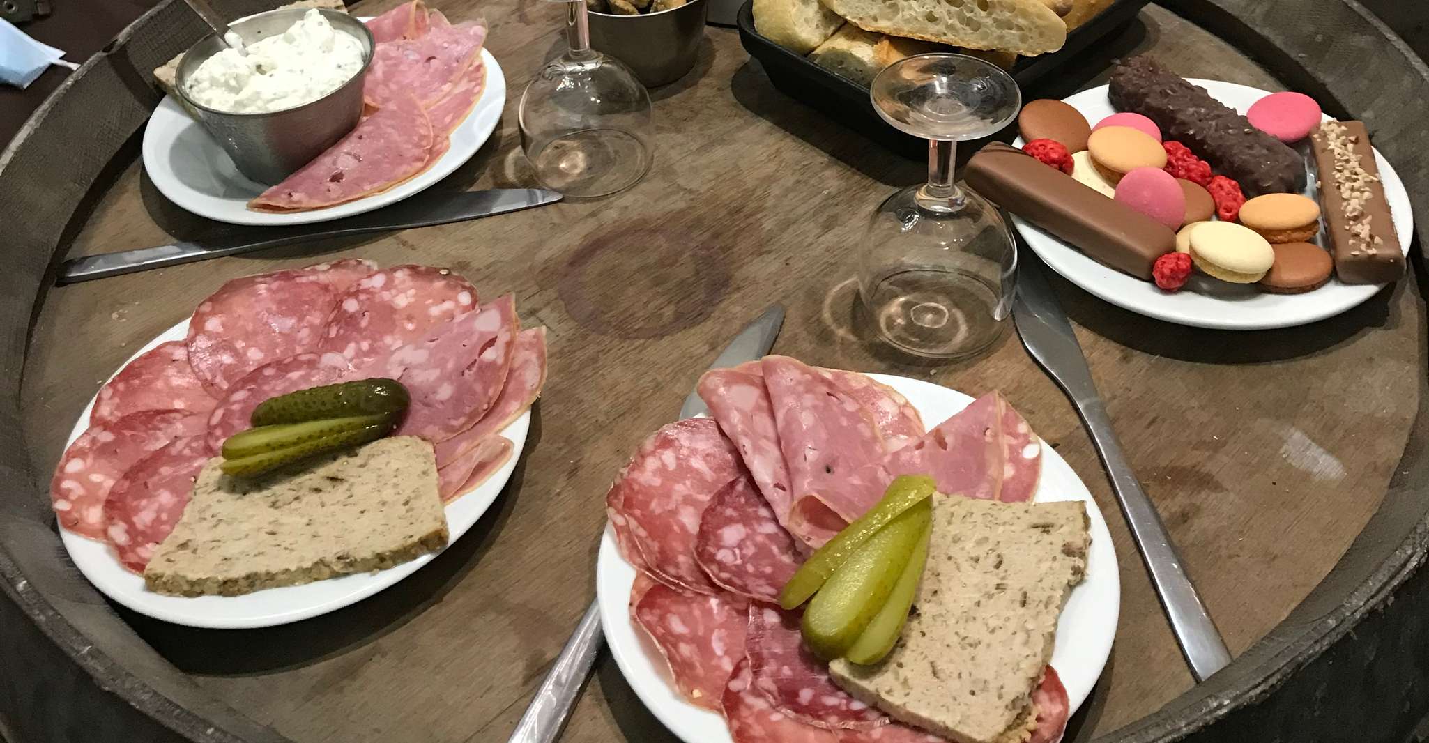 Lione, Tour Enogastronomico Guidato con Degustazioni e Vino - Hizvo