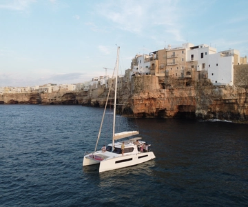 Polignano a Mare: Catamaran Tour met Aperitief & Lokaal eten