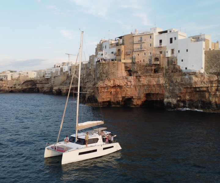 Polignano a Mare: Catamaran Tour with Aperitif & Local Food