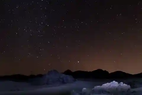 Viaje entre as constelações, observando as estrelas na Romênia