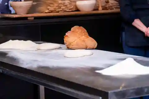 Matera : Atelier de fabrication de pain dans une boulangerie locale