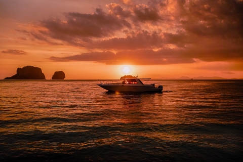 Krabi: Lancha Rápida de Lujo Privada 4 Islas y Cena al AtardecerDesde Krabi: Excursión Privada en Lancha Rápida a 4 Islas con Almuerzo Buffet