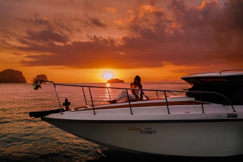 Krabi: Prywatne 4 wyspy i kolacja o zachodzie słońca Luksusowa łódź motorowaZ Krabi: Prywatny rejs łodzią motorową z brunchem w formie bufetu na 4 wyspy