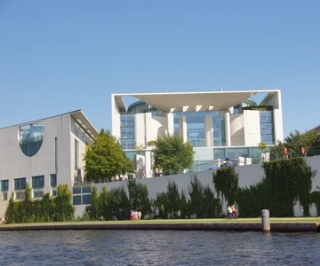 Berlin: Dinner Cruise on the Spree with Prosecco