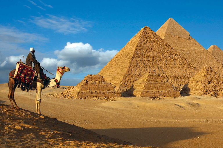 Cairo: Giza Pyramids, Sphinx and Valley Temple Guided TourPrivate Tour including Transfers, Eng Guide, and Entrance