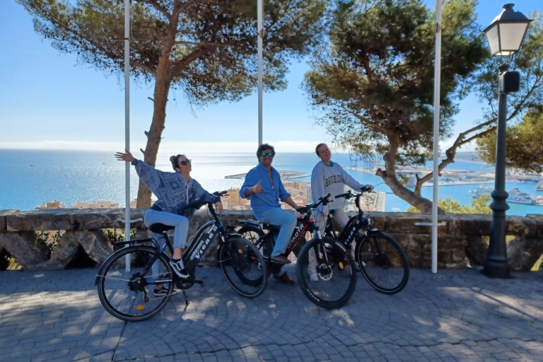 Malaga : visite guidée en vélo électrique avec location d'une journéeMálaga: Visite guidée d'une journée avec temps libre en vélo électrique