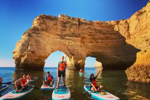 Benagil : Visite de la grotte de Benagil en Stand Up PaddleBoard au lever du soleil