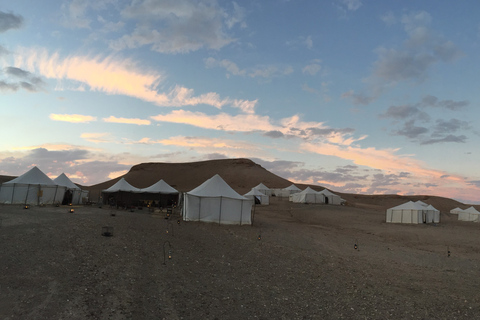 Excursão ao deserto de Agafay saindo de Marrakech com pausa para o pôr do solDe Marrakech: pôr do sol no deserto de Agafay e jantar