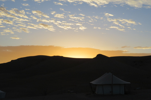 Excursão ao deserto de Agafay saindo de Marrakech com pausa para o pôr do solDe Marrakech: pôr do sol no deserto de Agafay e jantar