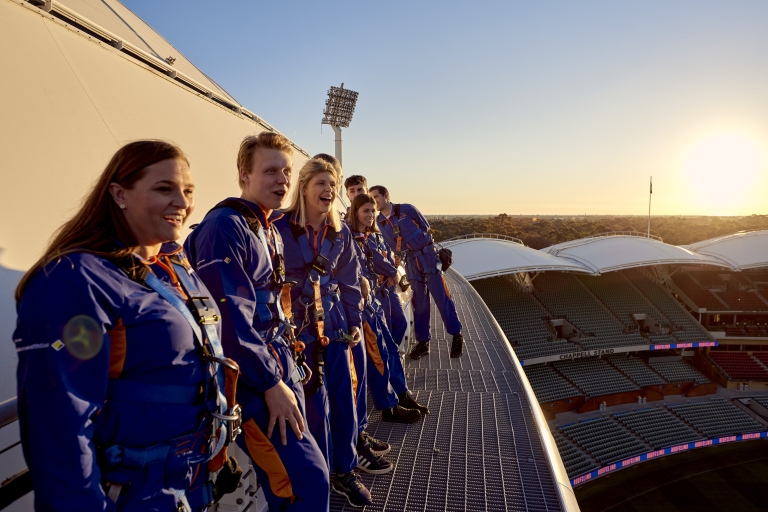 Adelaide: Sunset Rooftop Tour im Adelaide OvalAdelaide: Adelaide Oval Rooftop Tour bei Sonnenuntergang