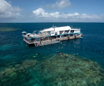 Cairns: Great Barrier Reef Pontoon with Water Activities