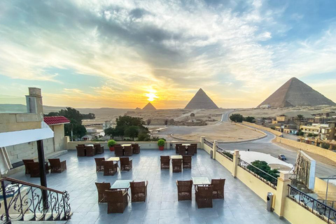 Kairo: Middag på The Great Pyramid Inn med transfer till hotelletPrivat tur inklusive transfer, middag och guide