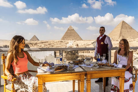 Kair: Kolacja Great Pyramid Inn z widokiem na piramidy