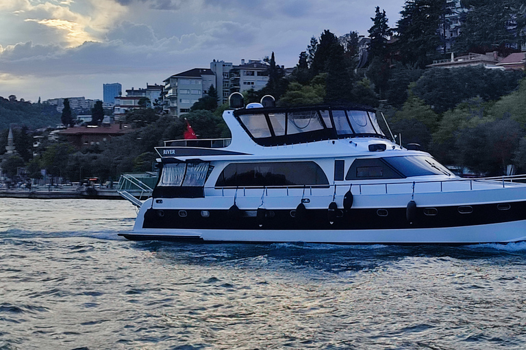 Istanbul: Bosporus Sunset Yacht Cruise med transfer