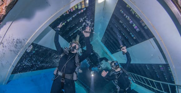 Dubai: Guided Scuba Dive for Certified divers at Deep Dive