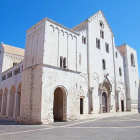 Von Matera: Geführter Halbtagesausflug nach Bari mit dem Van