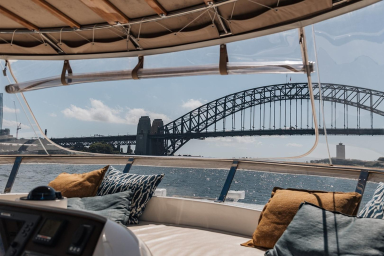 Sydney: crociera mattutina di 2 ore su uno yacht di lusso con bevande incluseSydney: crociera di lusso di 2 ore al mattino con bevande incluse