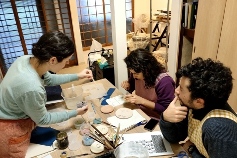 Prywatna sesja malarstwa ceramicznego w Osace