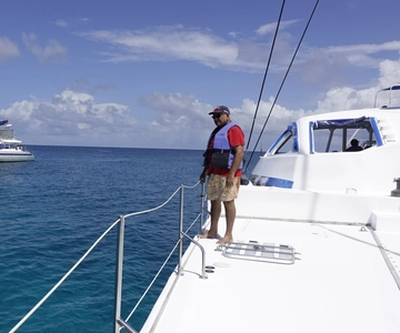 From Mahé: Praslin & La Digue Island-Hopping Tour with Lunch