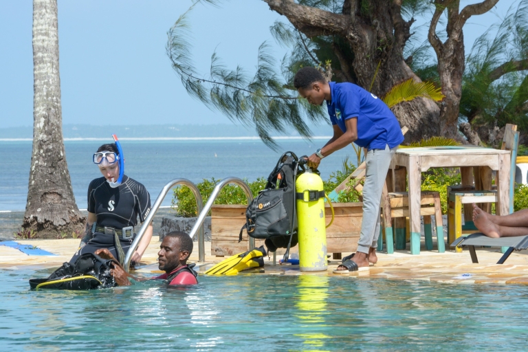 Zanzibar: PADI Scuba Diver Course (Training and 2 OW Dives)