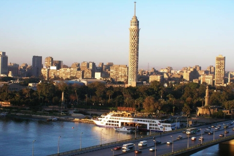 Caïro: zonsondergang bij de toren van Caïro