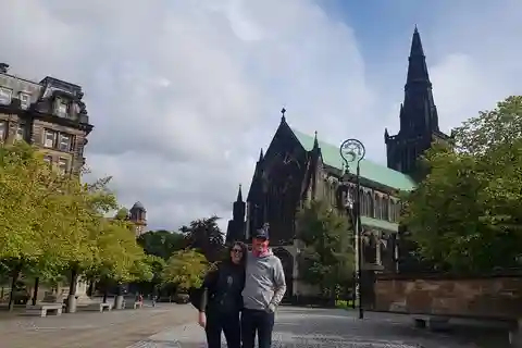Glasgow: Private City Highlights Tour with a Local