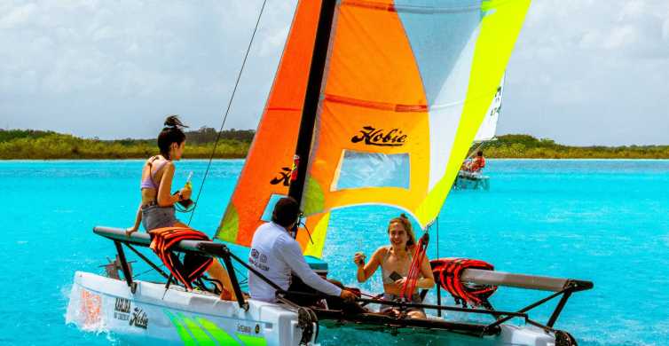 Bacalar: tour privato in barca a vela ecologica con nuoto e bevande |  GetYourGuide