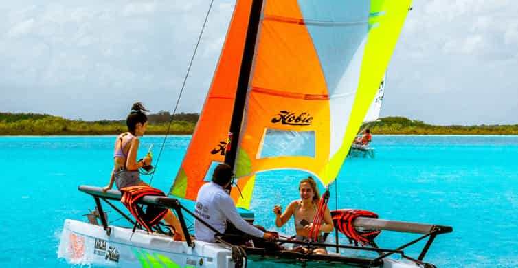 Bacalar: tour privato in barca a vela ecologica con nuoto e bevande |  GetYourGuide