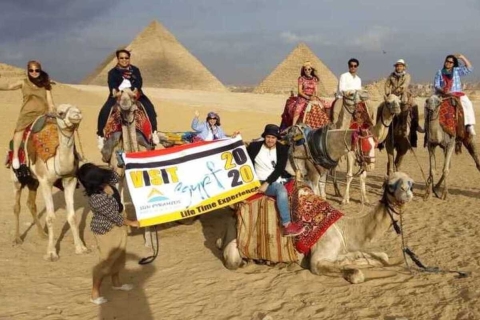 Jazda na wielbłądzie lub konno wokół piramid