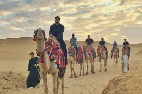 Do Cairo: Passeio de Camelo ou Cavalo pelas Pirâmides de GizéDo Cairo: Passeio de camelo ou cavalo pelas pirâmides de Gizé