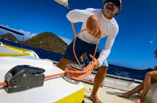Giro in catamarano a vela di mezza giornata (3 ore) nella Baie des Saintes