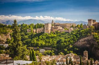 Von Málaga: Tagestour zur Alhambra mit dem Bus inklusive Eintrittskarten