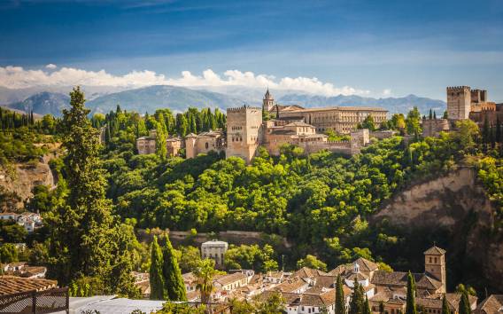 Ab Málaga: Alhambra-Tour mit Eintrittskarte im Bus