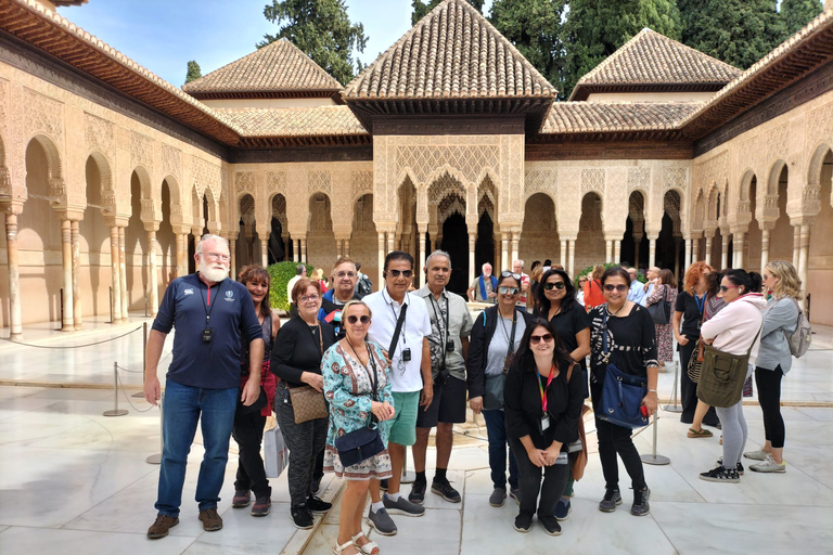 From Malaga: Day Trip to Alhambra by Bus with Entry TicketsTour without Nasrid Palaces