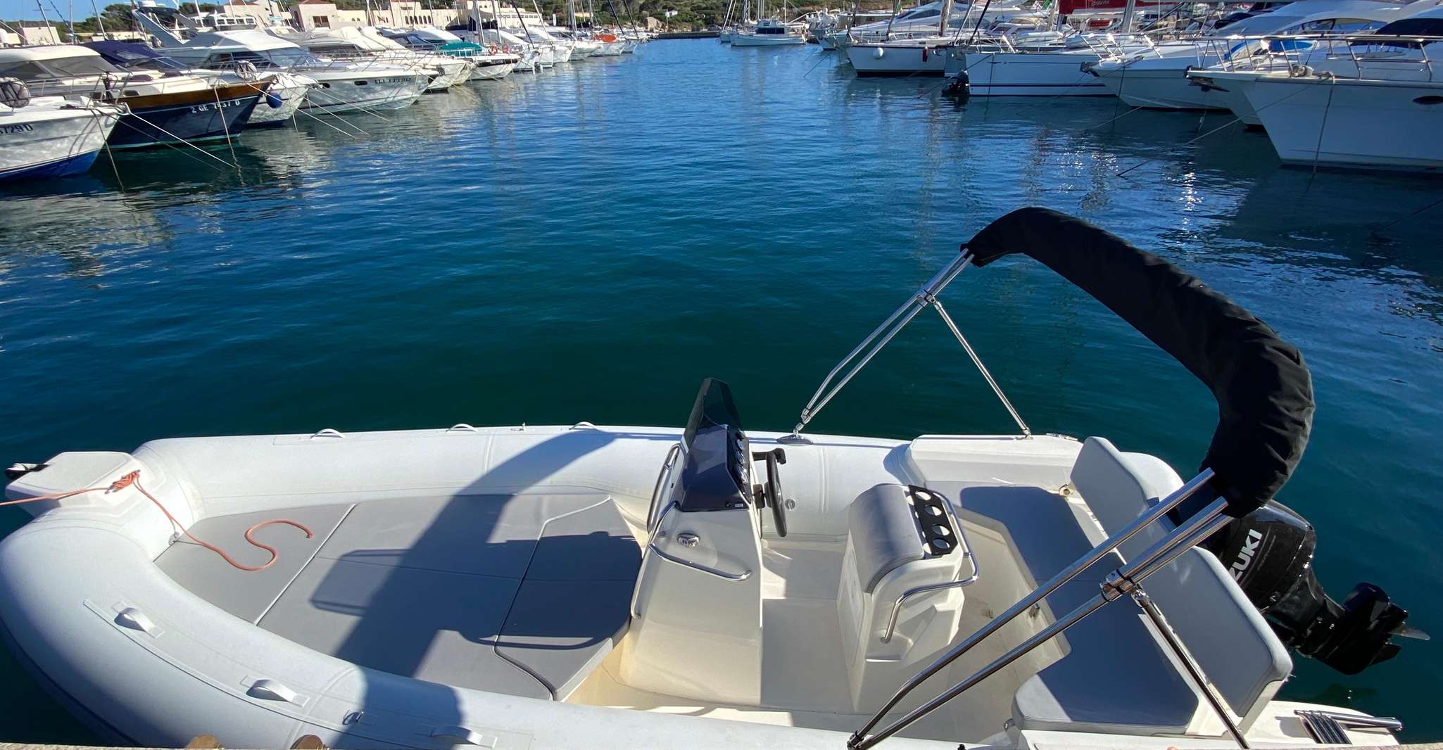 Villasimius, alquiler de barco inflable sin necesidad de licencia - Hizvo