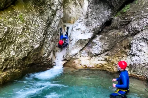 Bovec: Eenvoudige Canyoning Tour in Sušec (niveau 1) + fotoBovec, Slovenië: eenvoudig canyoning in Susec (niveau 1) + foto's
