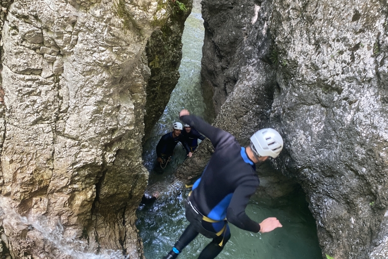 Bovec: Middelzware Canyoning Tour in Fratarica + fotoBovec: Canyoning tocht van gemiddelde moeilijkheidsgraad in de Fratarica kloof